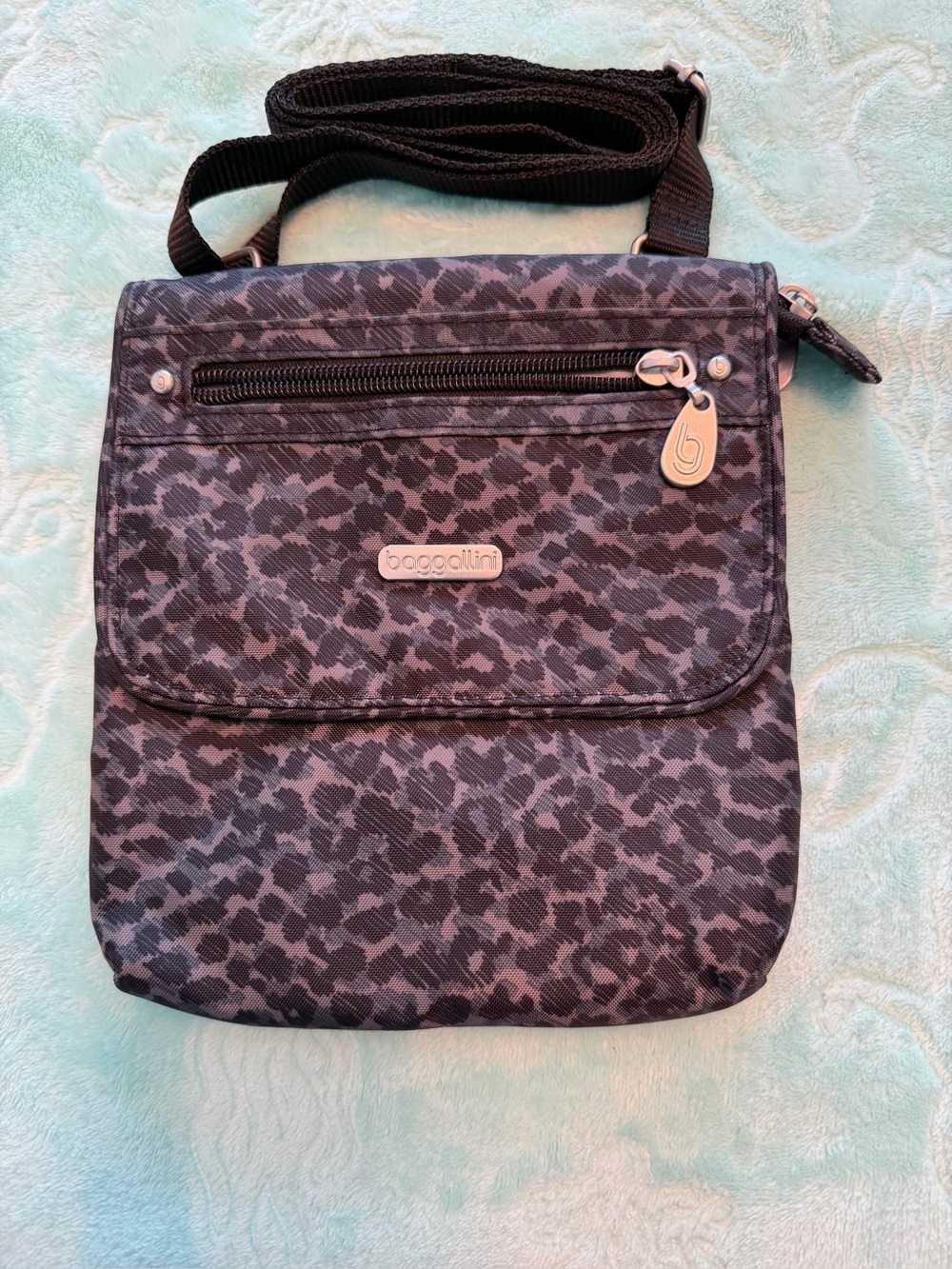 Baggallini Gray Cheetah sprint Crossbody Bag